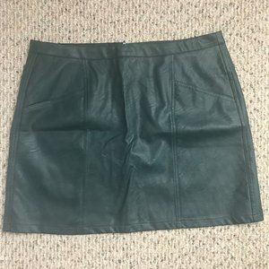 Dark green Fleather Skirt- NWOT